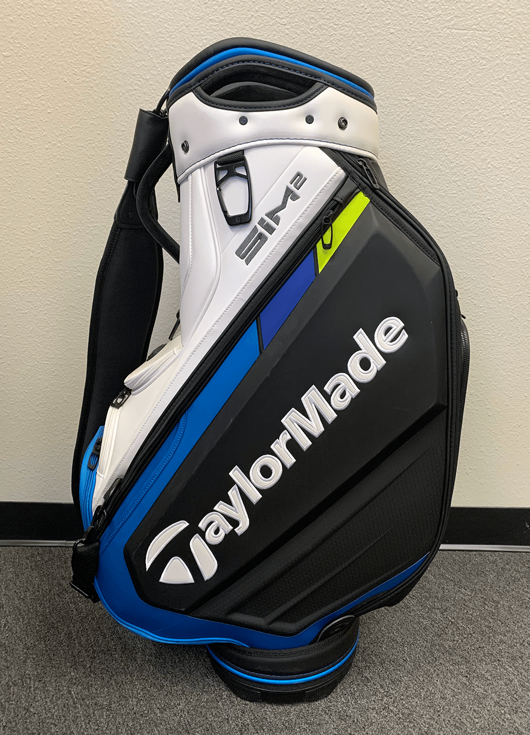Used TaylorMade SIM 2 Tour Staff Bag Golf Deals and Steals